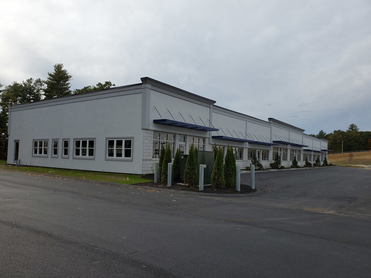 28 Forest Ridge Dr, Rowley, MA 01969