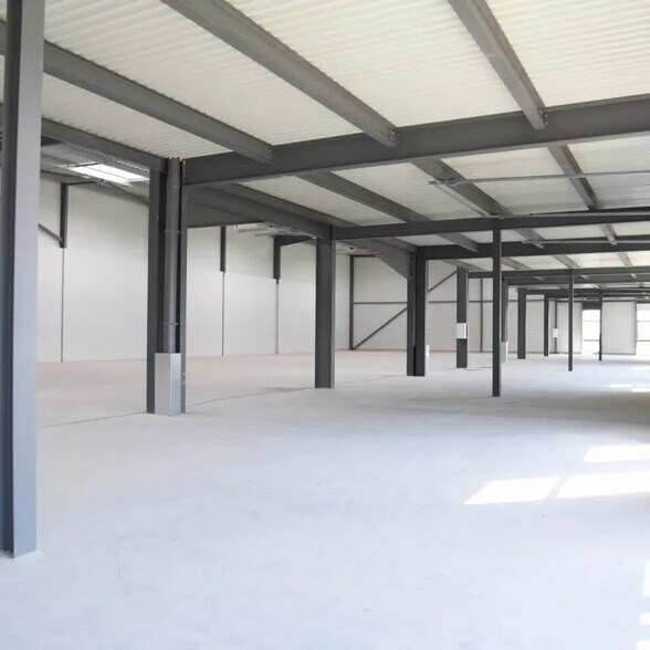 Flex in Poitiers for lease - Interior Photo - Image 3 of 4