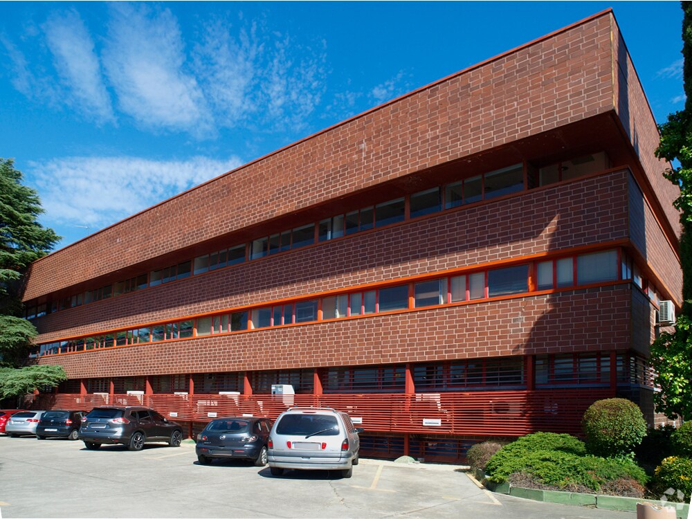 Calle Tierra De Barros, 2, Coslada, Madrid for lease Primary Photo- Image 1 of 3