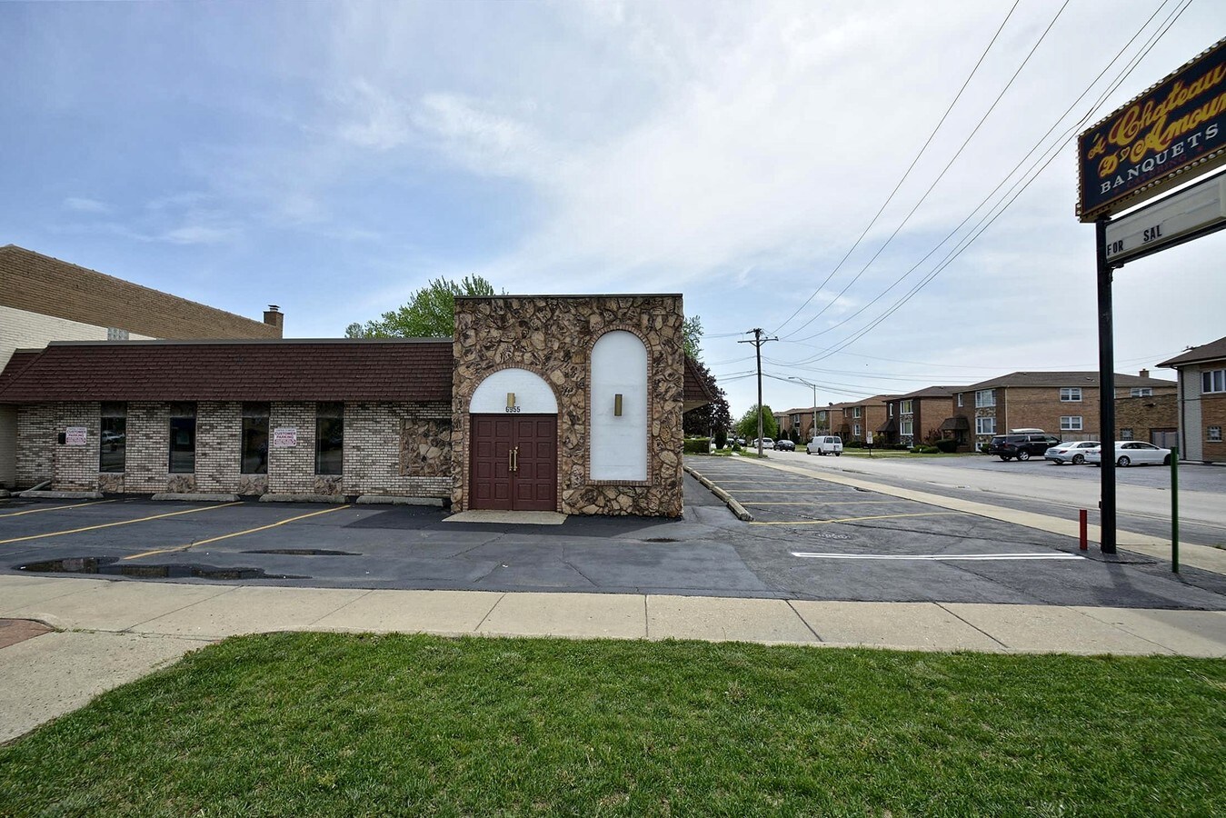 6955 W 79th St, Burbank, IL 60459