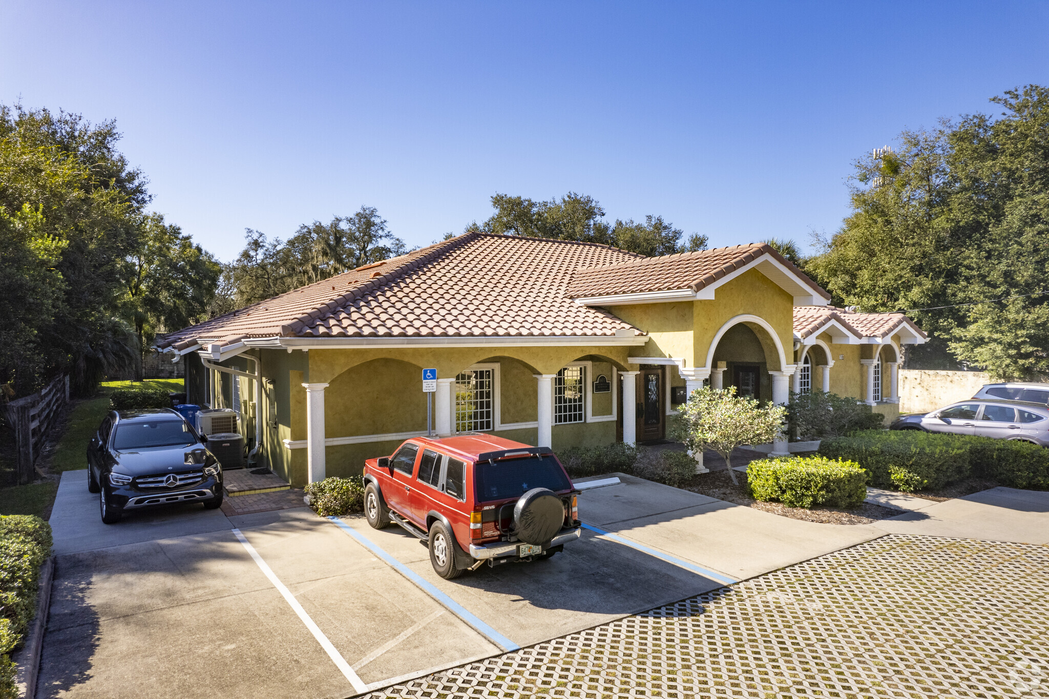 607 W Bloomingdale Ave, Brandon, FL for sale Primary Photo- Image 1 of 1