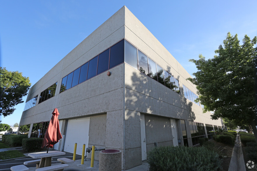 1501 E Orangethorpe Ave, Fullerton, CA for lease - Building Photo - Image 3 of 11