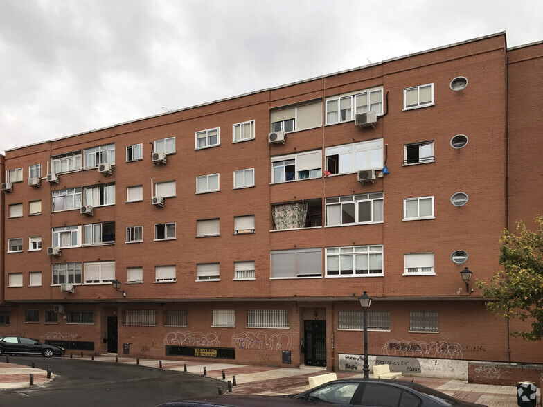 Calle Olivo, 9, Humanes de Madrid, Madrid for sale - Building Photo - Image 2 of 2