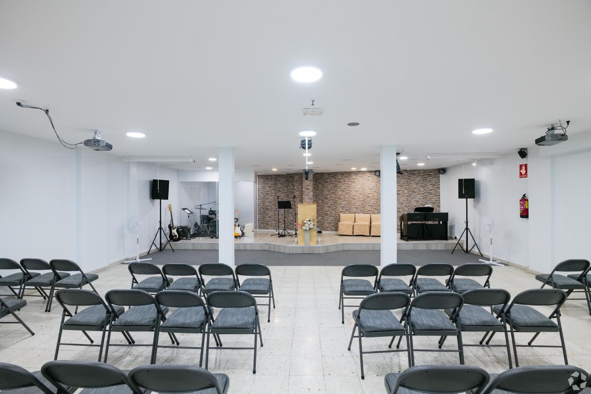 Multifamily in Madrid, Madrid for sale Interior Photo- Image 1 of 2