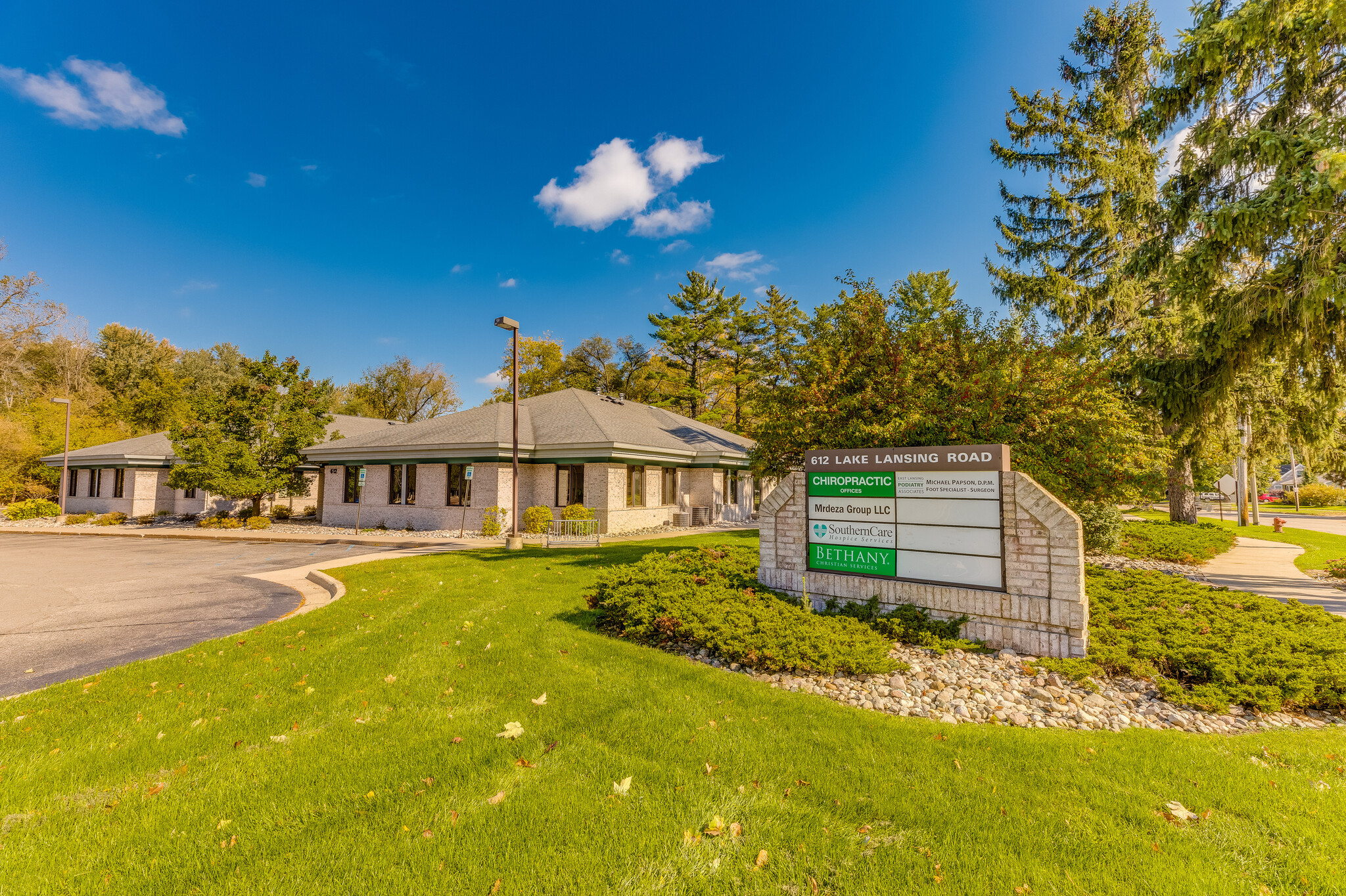 612 W Lake Lansing Rd, East Lansing, MI for lease Building Photo- Image 1 of 6