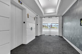 4401 Belle Oaks Dr, North Charleston, SC for lease Interior Photo- Image 1 of 5