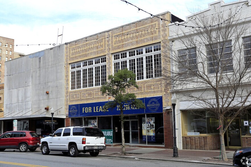 118 E Broughton St, Savannah, GA 31401