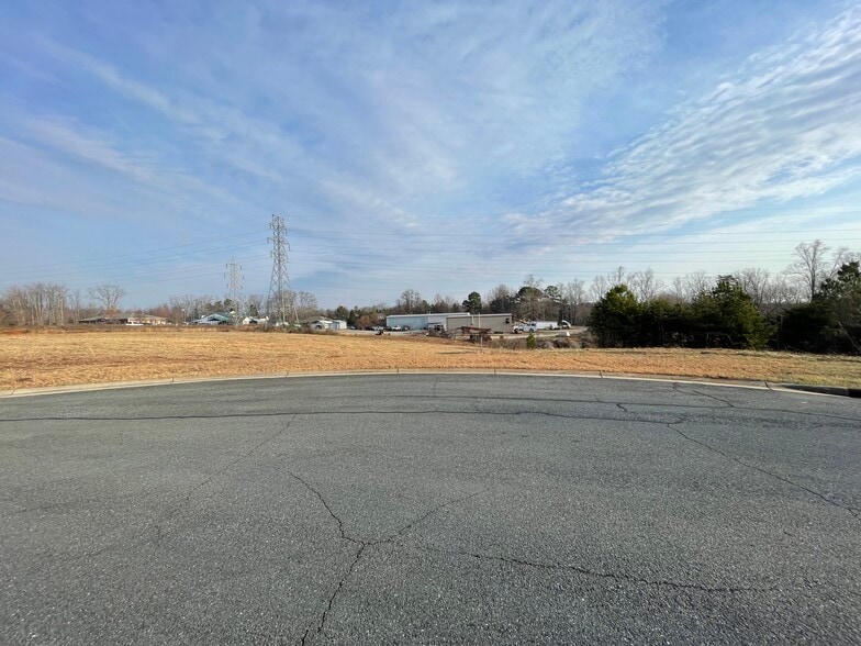 River Birch Ct, King, NC for sale - Building Photo - Image 1 of 5