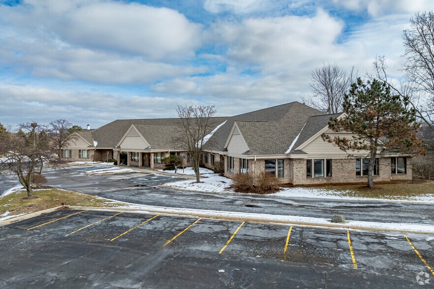 2405 Woodlake Dr, Okemos, MI for sale - Building Photo - Image 1 of 1