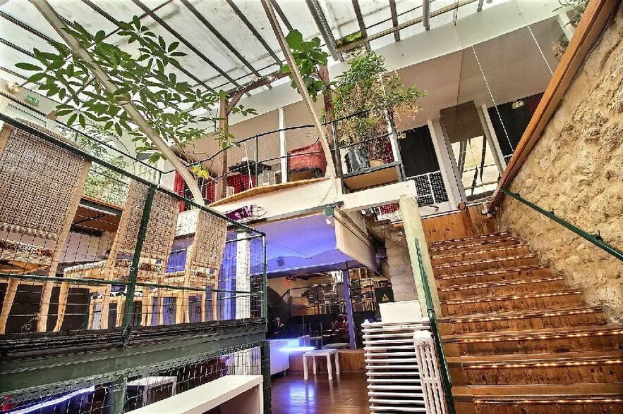 98 Rue Jean-Pierre Timbaud, Paris for sale - Interior Photo - Image 3 of 5