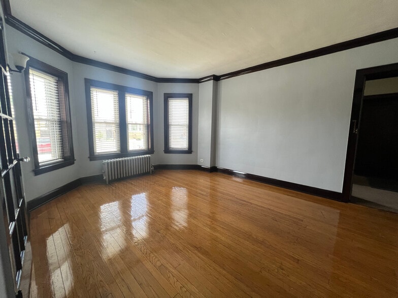 8439 S Blackstone Ave, Chicago, IL for sale - Building Photo - Image 3 of 5