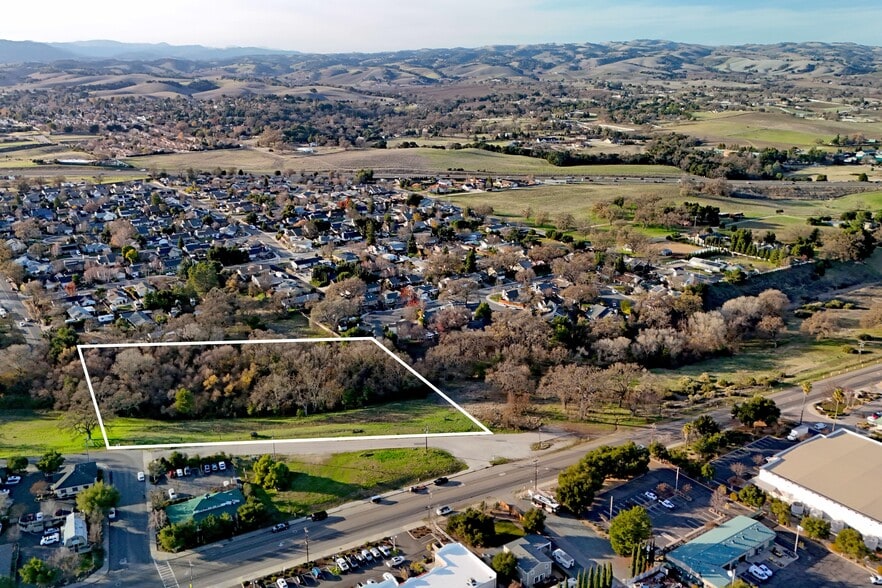 42 Old County rd, Templeton, CA for sale - Primary Photo - Image 2 of 9