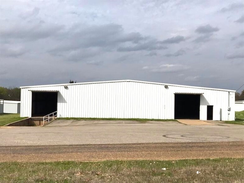 210 Patrick St, Mount Pleasant, TX for lease - Building Photo - Image 2 of 7