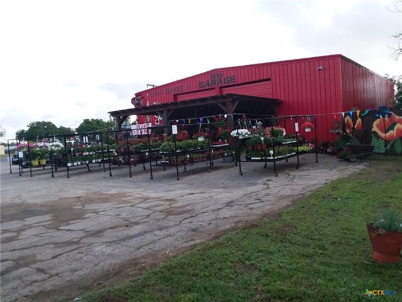 107 10th St, Lampasas, TX for sale - Primary Photo - Image 1 of 19