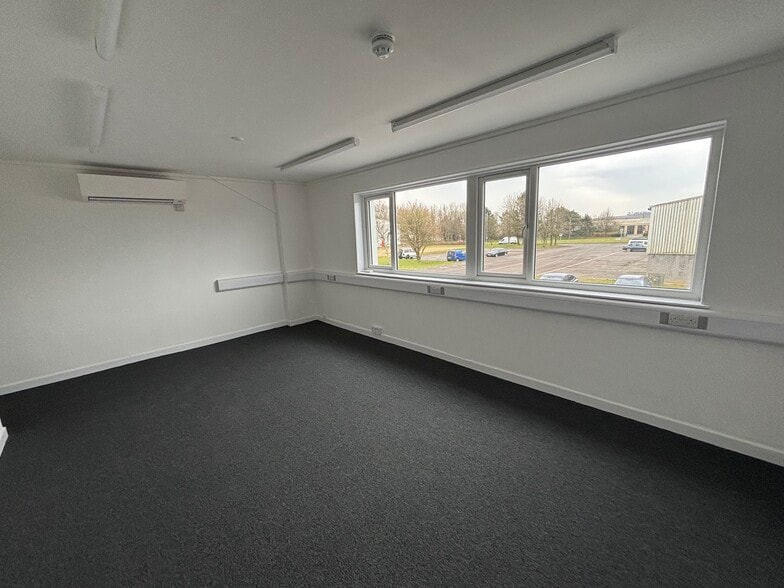 Kestrel Clos, Bridgend for lease - Interior Photo - Image 2 of 5