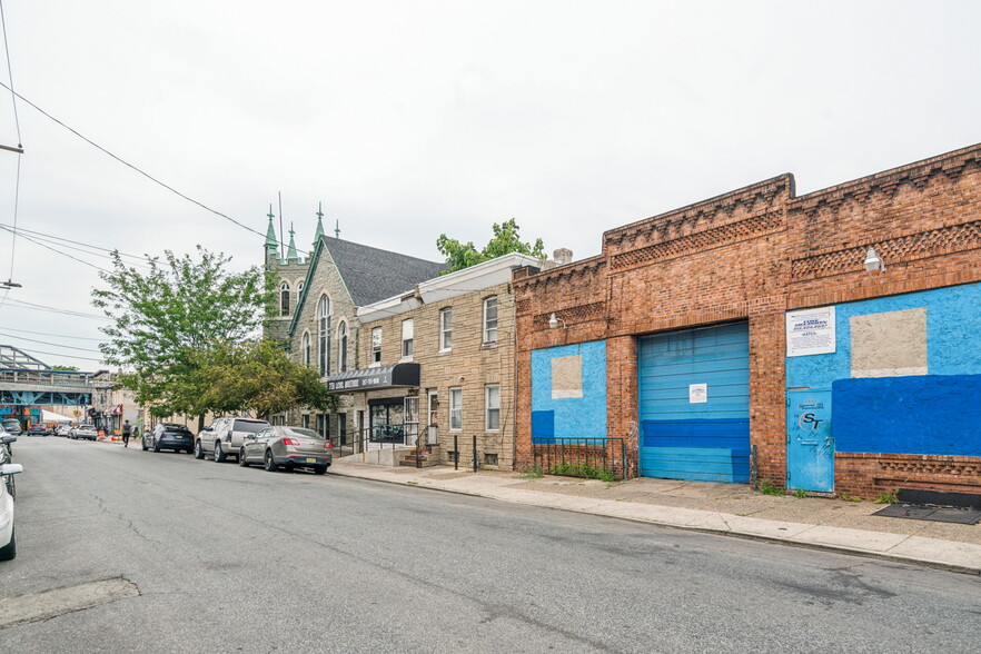 Kensington Redevelopment Opportunity portfolio of 6 properties for sale on LoopNet.com - Building Photo - Image 3 of 17