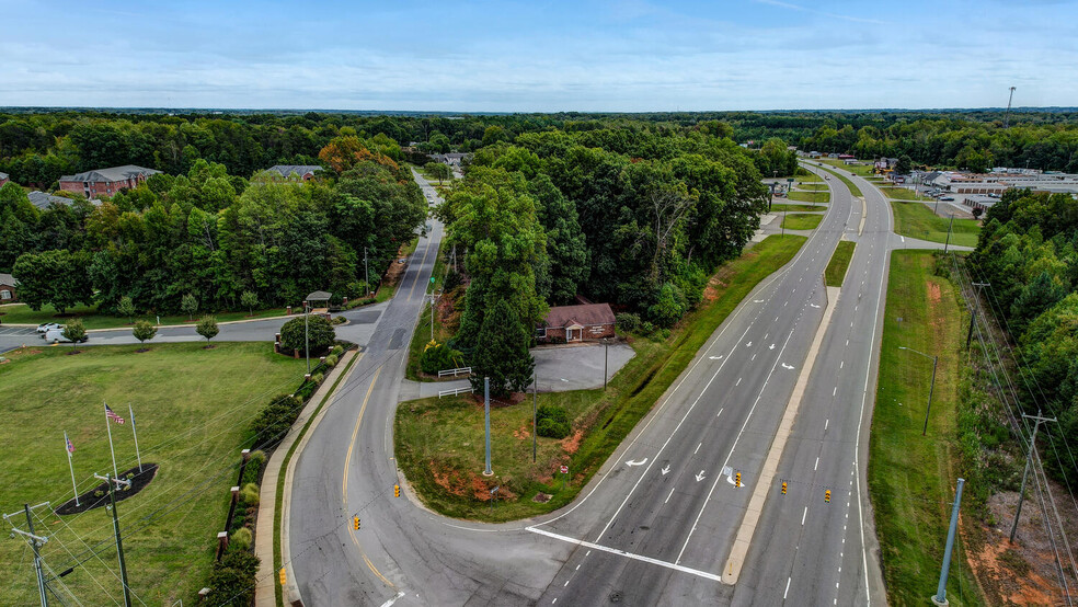 1108 Freeway Dr, Reidsville, NC for sale - Primary Photo - Image 1 of 42