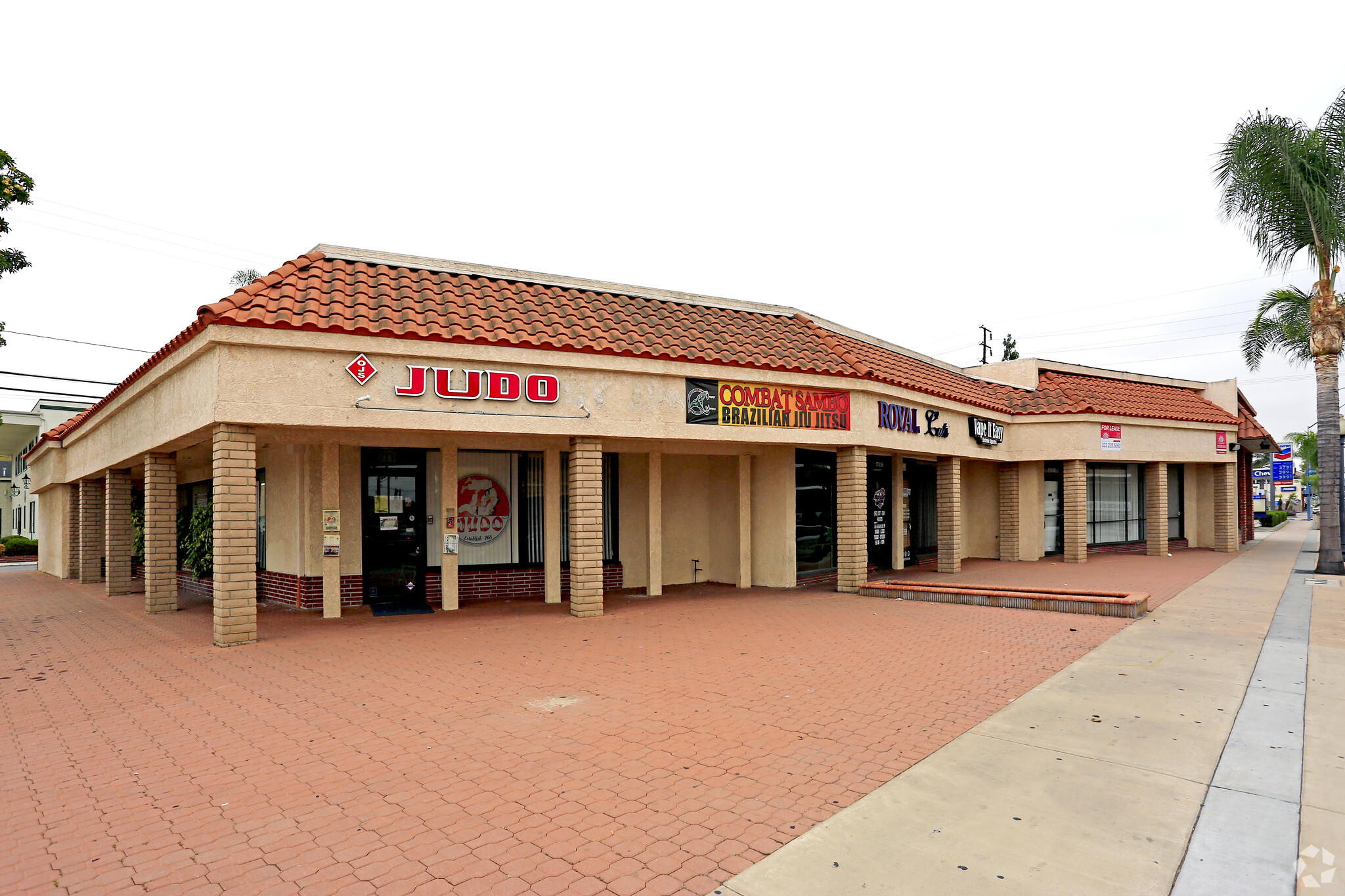 17034-17042 Bellflower Blvd, Bellflower, CA for sale Primary Photo- Image 1 of 1