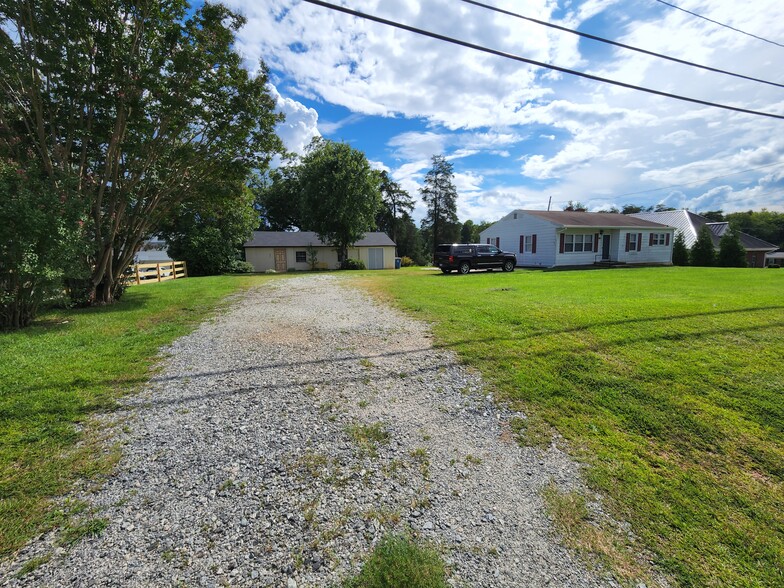 4905 Auburn Rd, Summerfield, NC for lease - Building Photo - Image 3 of 9