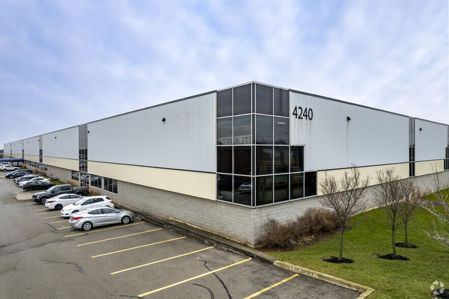 4240 Harvester Rd, Burlington, ON for lease - Primary Photo - Image 1 of 5