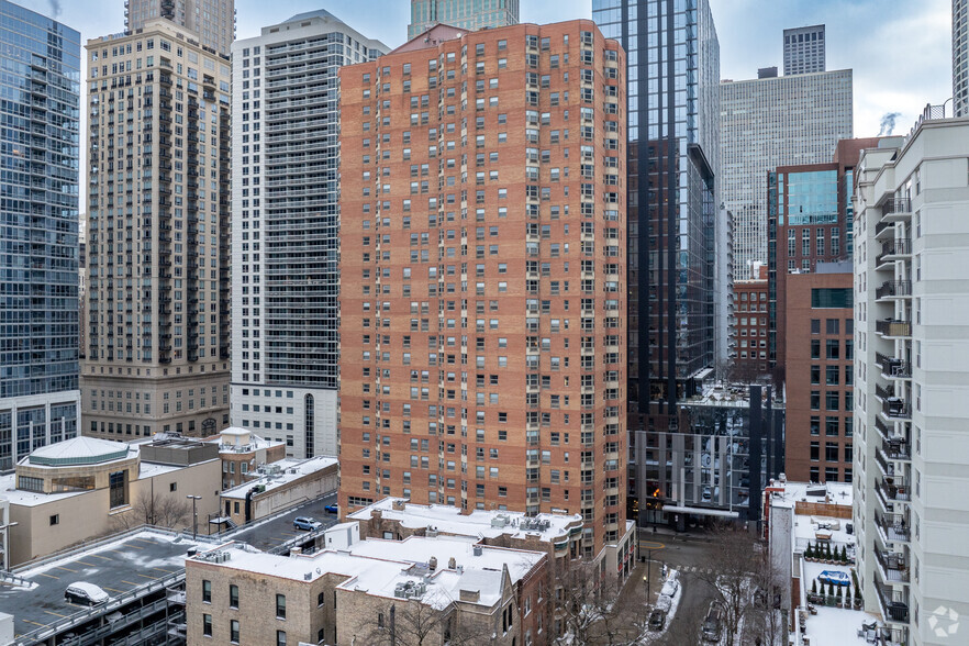 8 W Chestnut St, Chicago, IL for sale - Primary Photo - Image 1 of 1