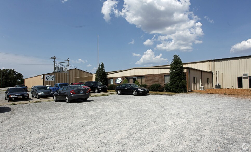 134 Roger Thomas Rd, Cadiz, KY for sale - Primary Photo - Image 1 of 57