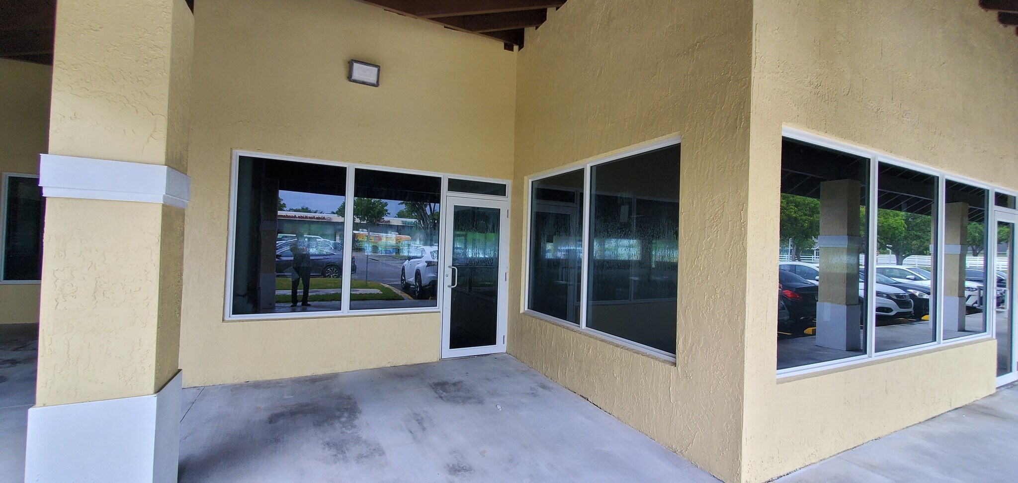14423 Country Walk Dr, Miami 33186 Retail for Rent