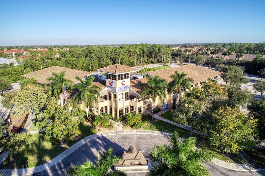 2655 Northbrooke Dr, Naples, FL for sale - Building Photo - Image 1 of 1