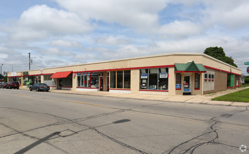 708-724 Broadway Ave, Rockford, IL for sale - Primary Photo - Image 1 of 1