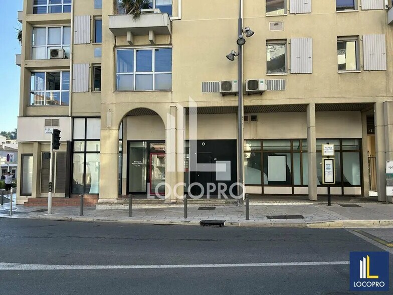 Retail in Cannes for lease - Building Photo - Image 1 of 6