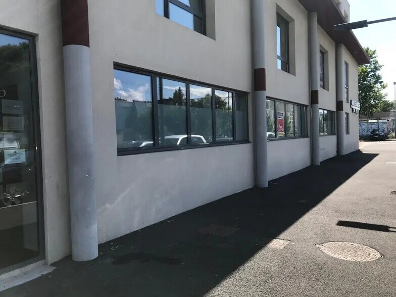 Office in Avignon for lease - Building Photo - Image 1 of 10