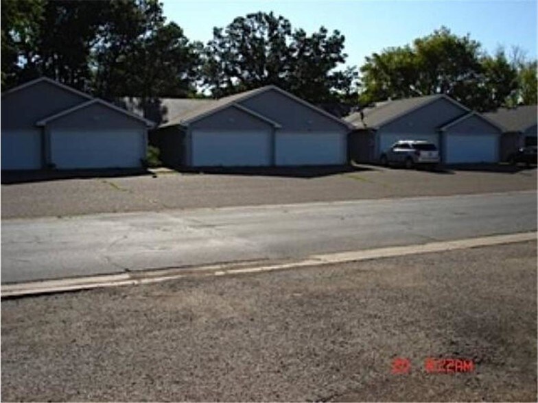 1009 1st St SE, Forest Lake, MN for sale - Primary Photo - Image 1 of 1