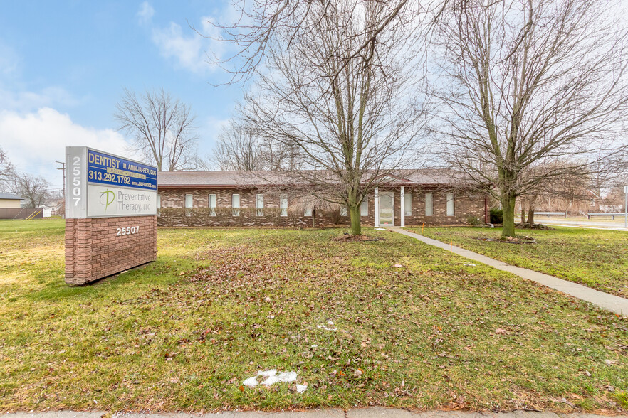 25507 Ecorse Rd, Taylor, MI for sale - Building Photo - Image 1 of 1