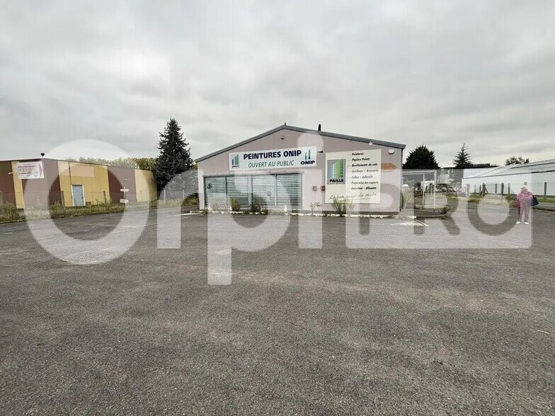 Retail in Compiègne for lease - Building Photo - Image 2 of 6
