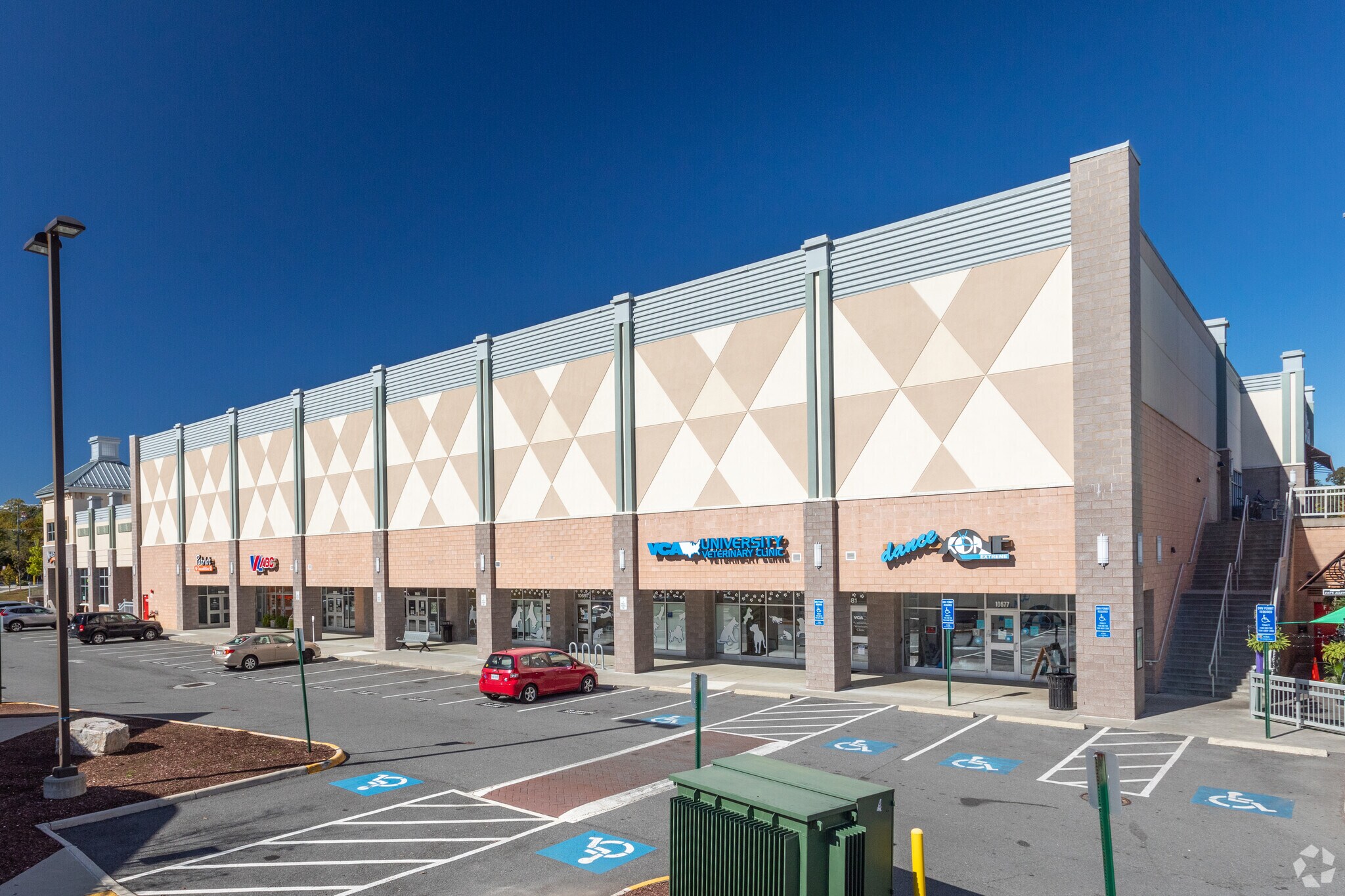 1065310691 Braddock Rd, Fairfax, VA 22032 University Mall