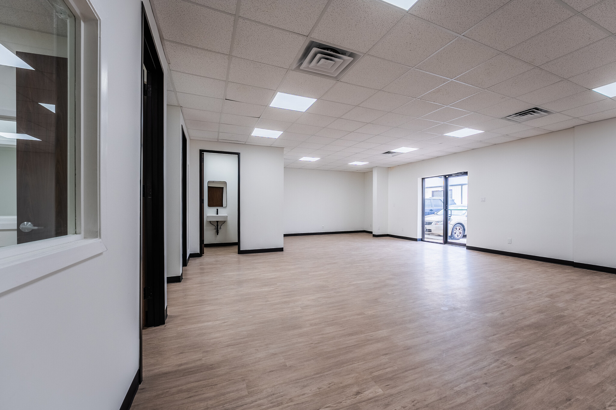 5707-5709 Gardendale Dr, Houston, TX for lease Interior Photo- Image 1 of 14