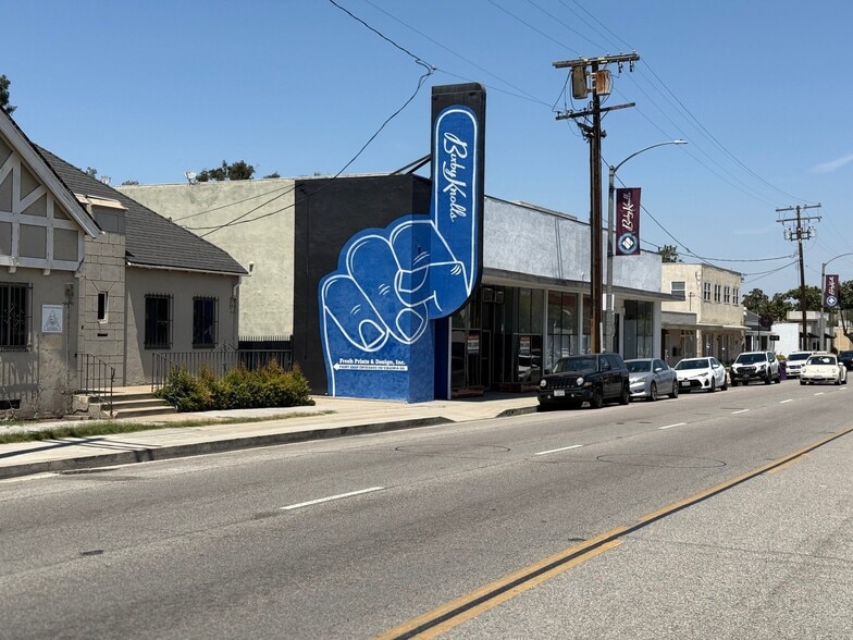 3923-3925 Long Beach Blvd, Long Beach, CA for sale - Building Photo - Image 1 of 12