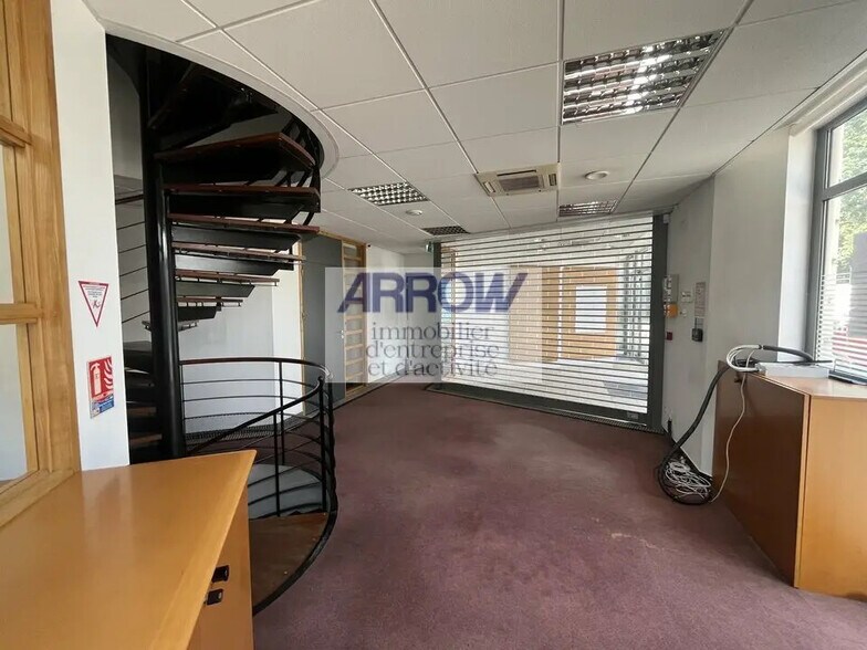 Retail in Nantes for sale - Interior Photo - Image 3 of 8