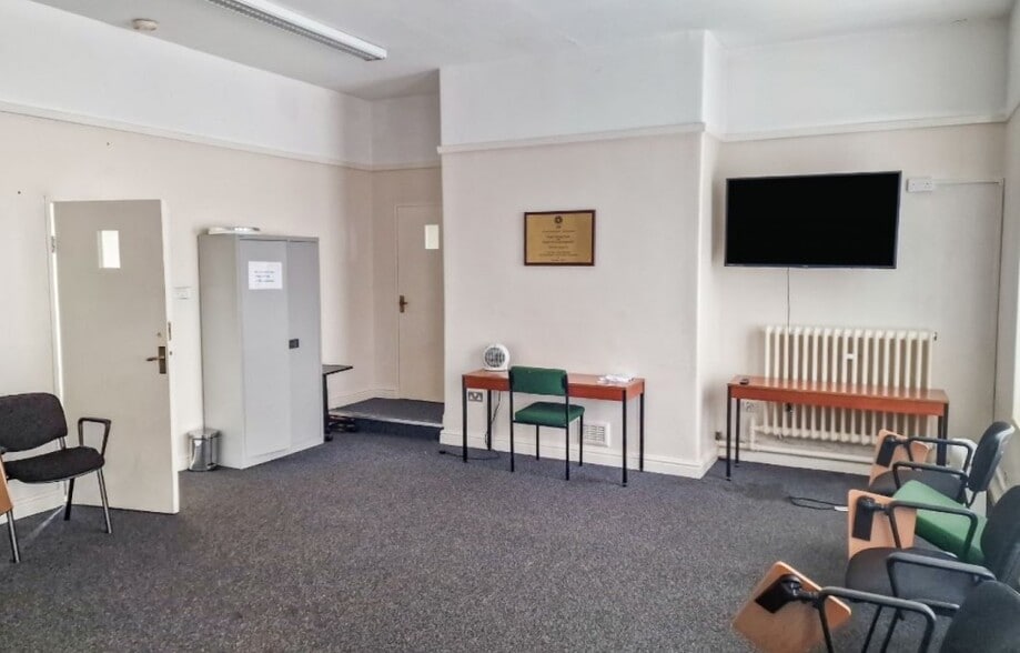 15A Ashbourne Rd, Stoke On Trent for lease - Interior Photo - Image 3 of 4