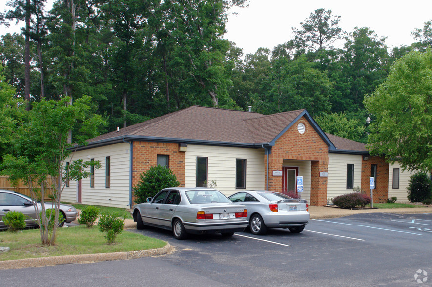 12695 McManus Blvd, Newport News, VA for lease - Building Photo - Image 3 of 4