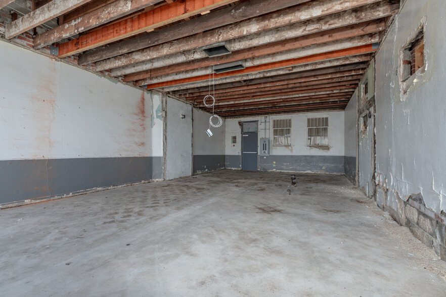 10004 Gravois Rd, Saint Louis, MO for lease - Interior Photo - Image 3 of 20