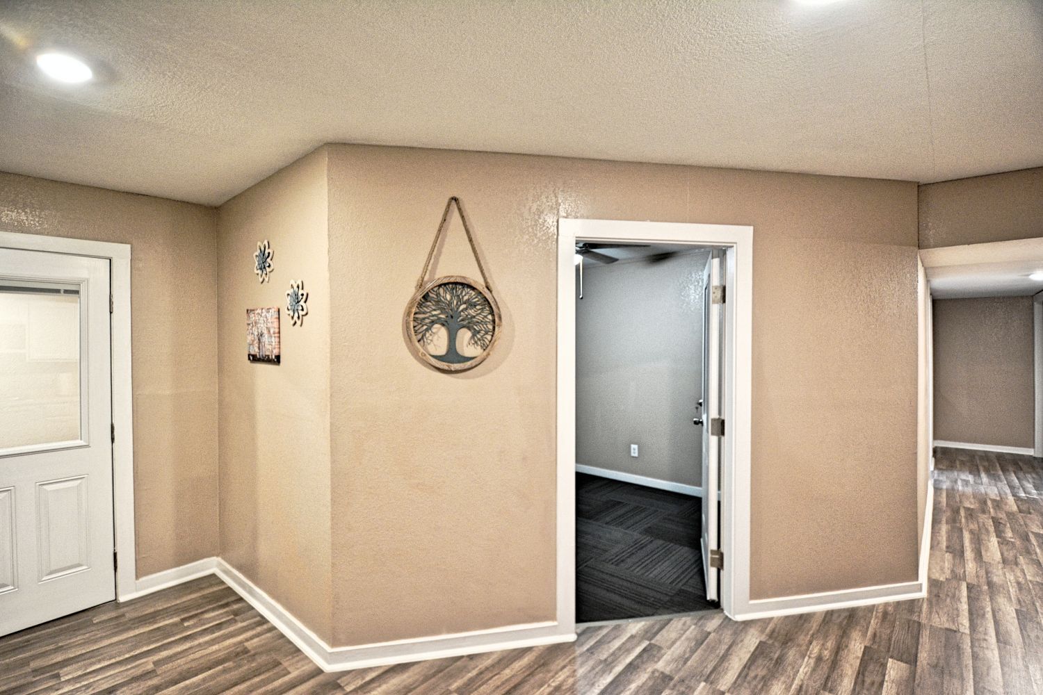 1111 N Walnut Ave, New Braunfels, TX for lease Interior Photo- Image 1 of 3