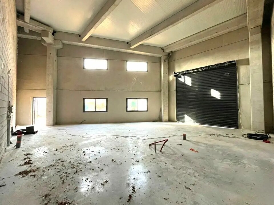 Industrial in Montauroux for lease Building Photo- Image 1 of 3