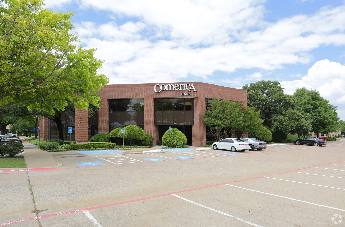 4200 S Cooper St, Arlington, TX 76015