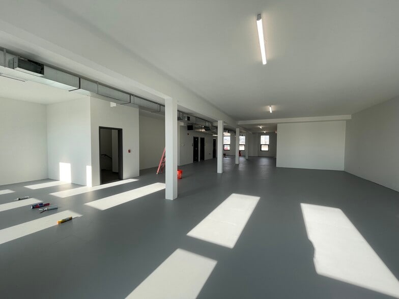 622 W Roosevelt Rd, Chicago, IL for sale - Interior Photo - Image 2 of 4