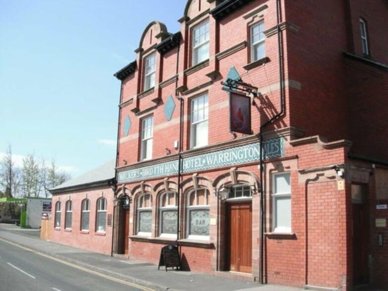 100-102 Gidlow Ln, Wigan for sale - Building Photo - Image 2 of 25