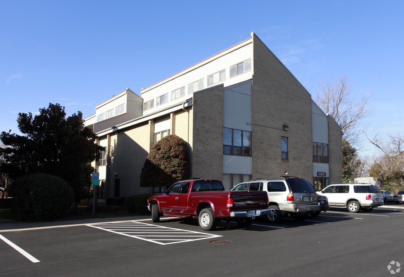 85698573 Sudley Rd, Manassas, VA 20110