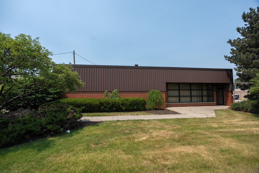 3146531501 & 31505 Stephenson Highway, Madison Heights, MI 48071