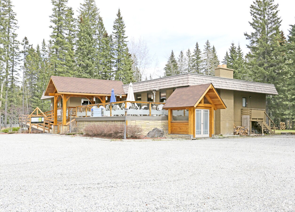 75 White Ave, Rocky View No 44, AB T0L 0K0 The Bavarian Inn