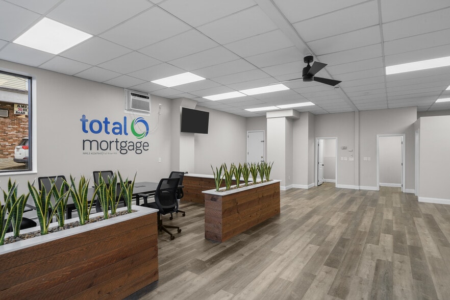 337 Columbia St, Fall River, MA for sale - Building Photo - Image 2 of 52